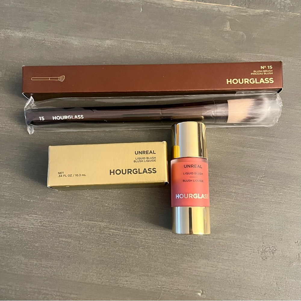 HOURGLASS Liquid Blush & Blush Brush set - Picture 2 of 9